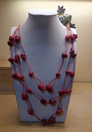 Collana corda con pietre rosse