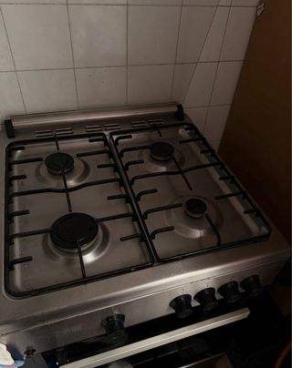 Cocina de gas con horno integrado – ¡Como nueva!