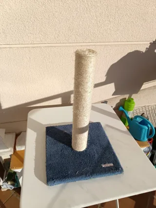 Rascador para gatos de tela, madera y cuerda