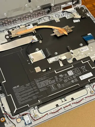 Portátil ASUS Plata y Negro