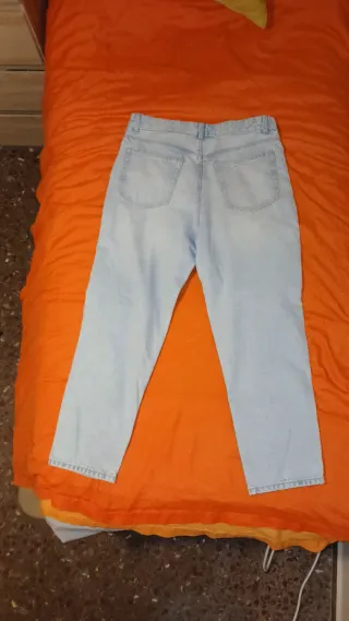 Pantalón vaquero azul claro
