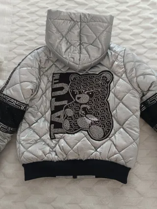 Chaqueta bomber plateada con capucha