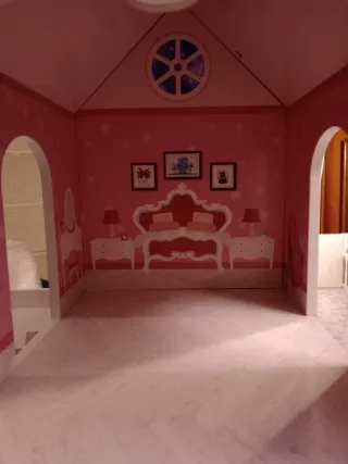 Casa grande de muñecas de madera