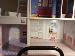 Casa grande de muñecas de madera