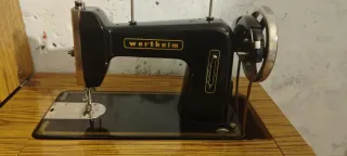 Máquina de coser Wertheim antigua