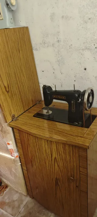 Máquina de coser Wertheim antigua
