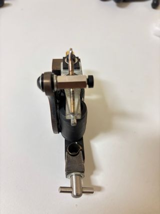 Máquina de tatuaje Micky Sharpz. Iron T Dial