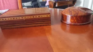 Cajas de madera decoradas.