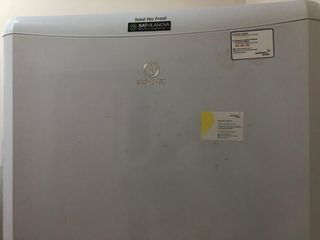 Nevera con congelador Indesit