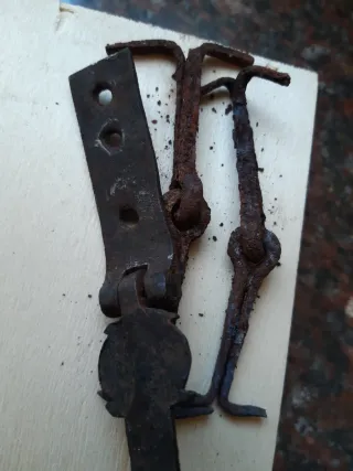 Cerradura antigua de arca con llave