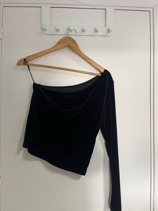 Top Mango Negro Asimétrico Terciopelo