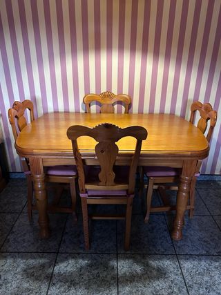 Mesa de comedor extensible de pino con 4 sillas