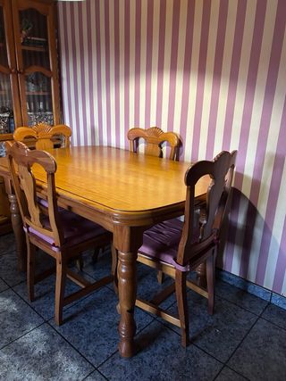 Mesa de comedor extensible de pino con 4 sillas