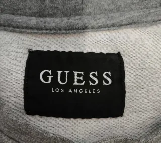 Sudadera Gris Guess Logo Triángulo