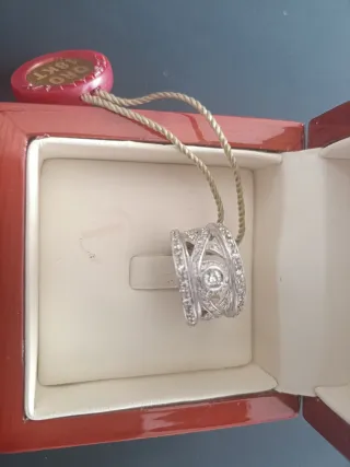 Joya de oro blanco  y diamantes
