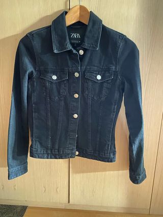 Cazadora vaquera negra Zara