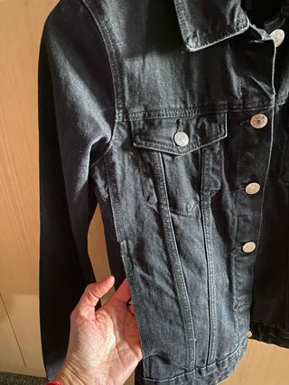 Cazadora vaquera negra Zara