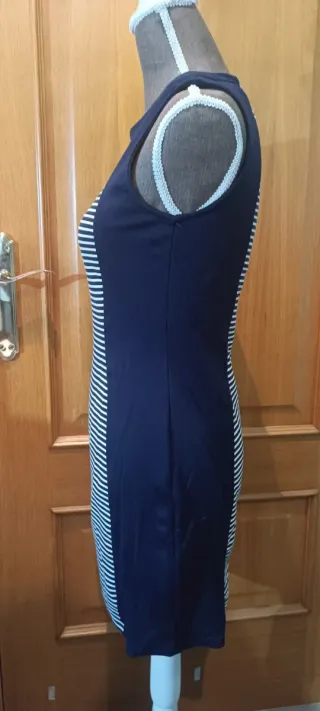 Vestido de rayas azul y blanco