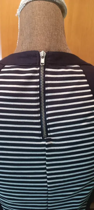 Vestido de rayas azul y blanco