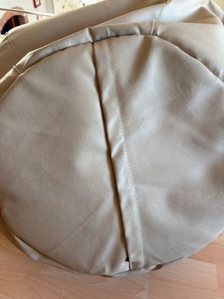 Puff pera piel sintética beige