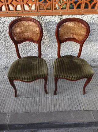 Juego de 2 sillas antiguas madera y rejilla