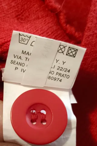 Poncho rosso collo alto con bottoni