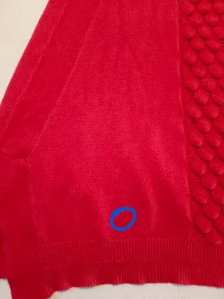 Poncho rosso collo alto con bottoni