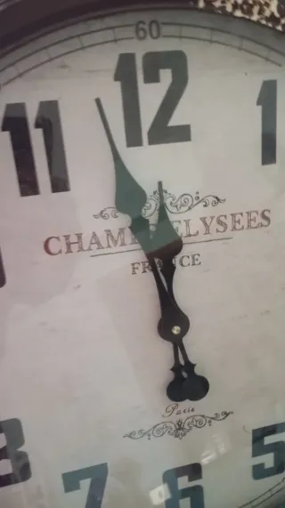 Orologio da parete modello vintage di Parigi