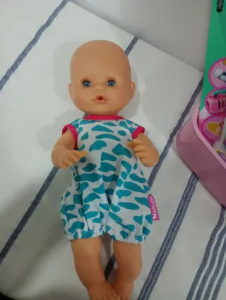 Nenuco con accesorios de doctor.