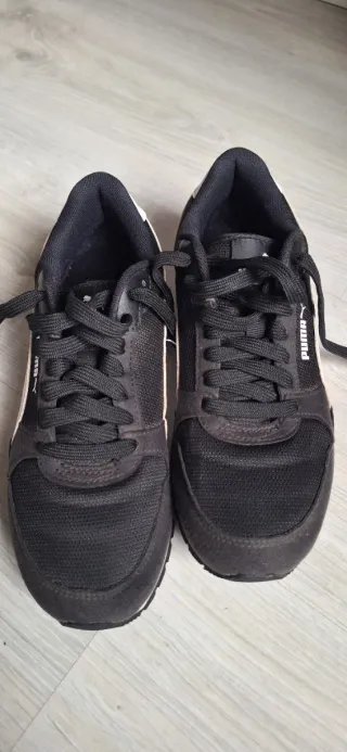 Zapatillas Puma Negras y Blancas