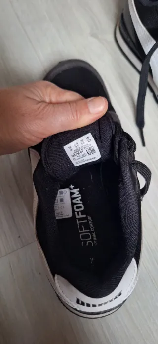 Zapatillas Puma Negras y Blancas