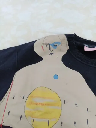 Sudadera chica multicolor con estampado