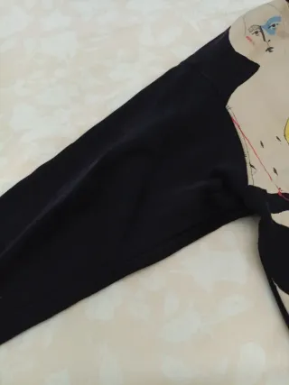 Sudadera chica multicolor con estampado