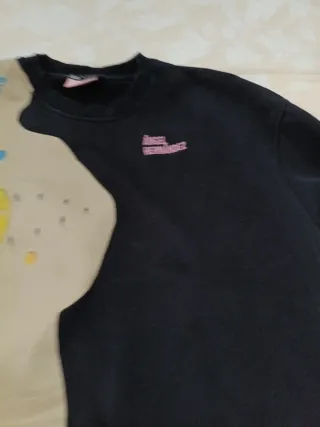 Sudadera chica multicolor con estampado