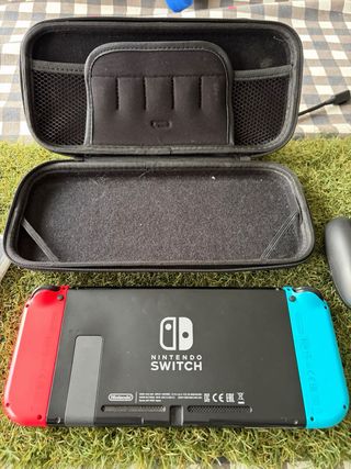 Nintendo Switch + 2 Juegos