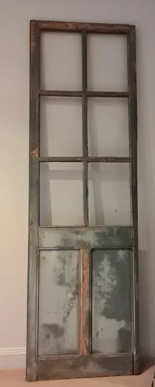 Puerta antigua madera pintada y cristal