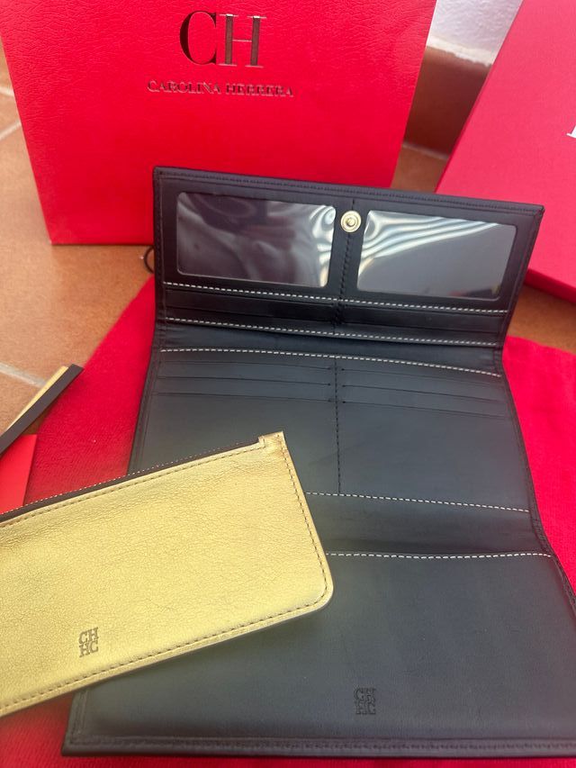 Billetera CH Beige y Dorada Flores