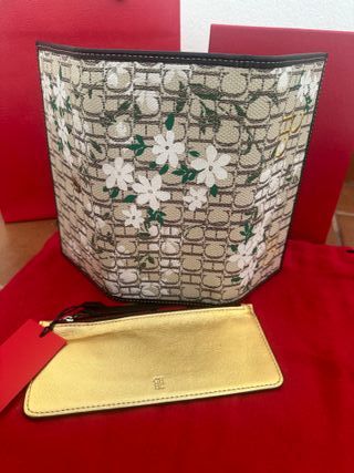 Billetera CH Beige y Dorada Flores
