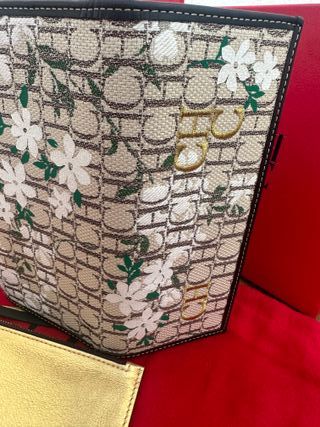 Billetera CH Beige y Dorada Flores