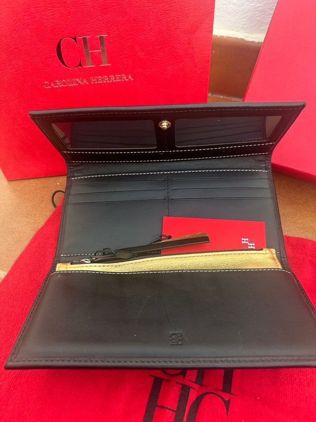 Billetera CH Beige y Dorada Flores