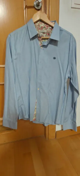 Camisa de hombre azul