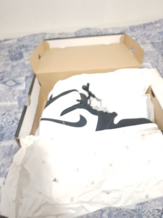 Nike air Jordan mid 1 se Negras y Blancas