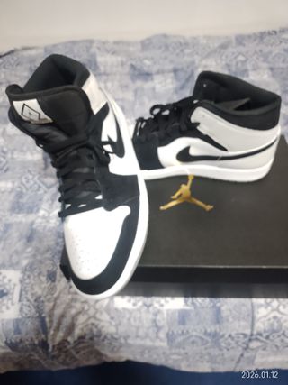 Nike air Jordan mid 1 se Negras y Blancas