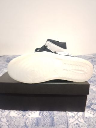 Nike air Jordan mid 1 se Negras y Blancas