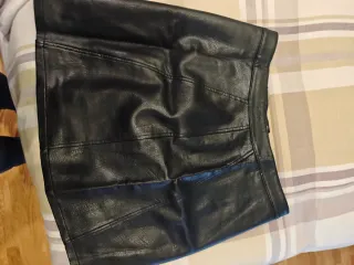 Falda Zara efecto piel cremallera