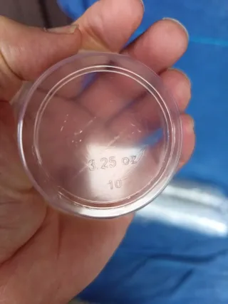 Cápsulas transparentes o salseras