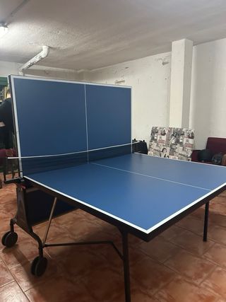 Mesa de ping pong plegable azul