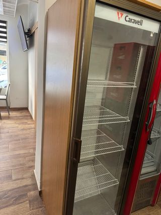 Nevera expositora Caravell