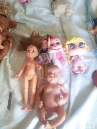 Lote de 5 muñecas variadas