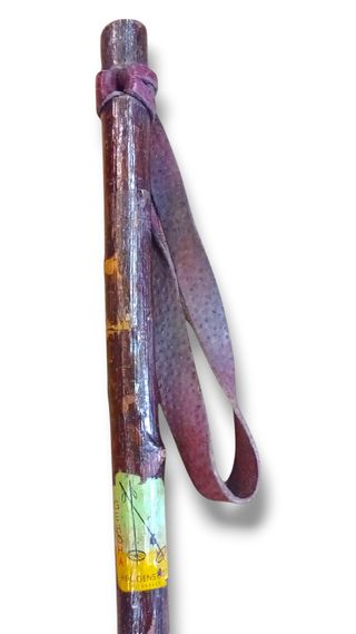 Skis,Esquís antiguos de madera con bastones